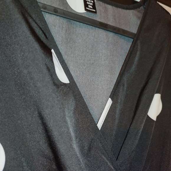 SHEIN Black and White Size 3XL Polka Dot Pleated Sleeved Midi Dress - Picture 3 of 5